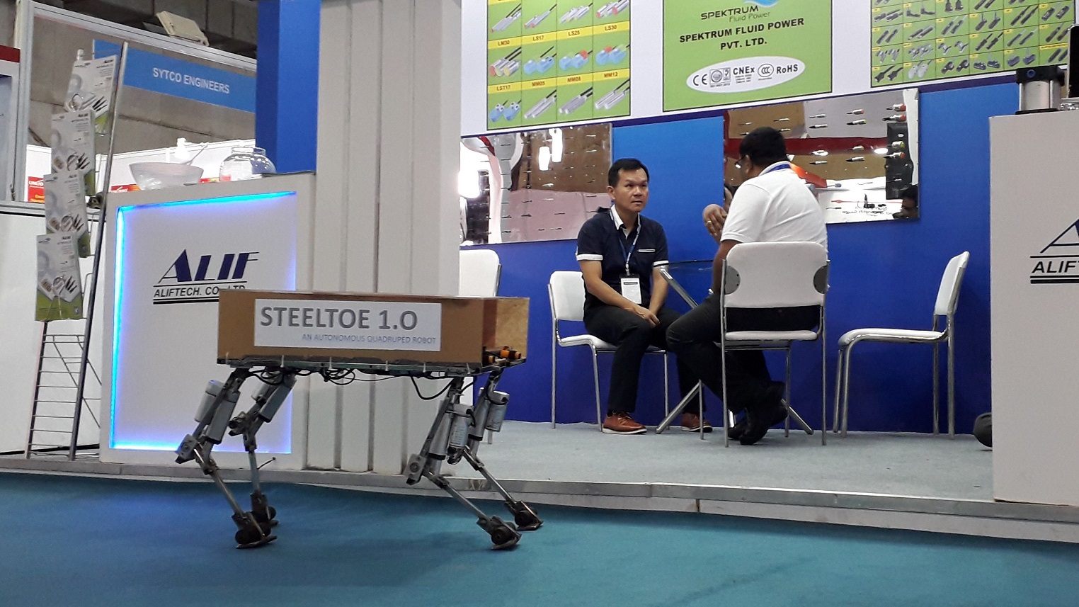 Robot-steeltoe-at-automation-expo-team-automatons